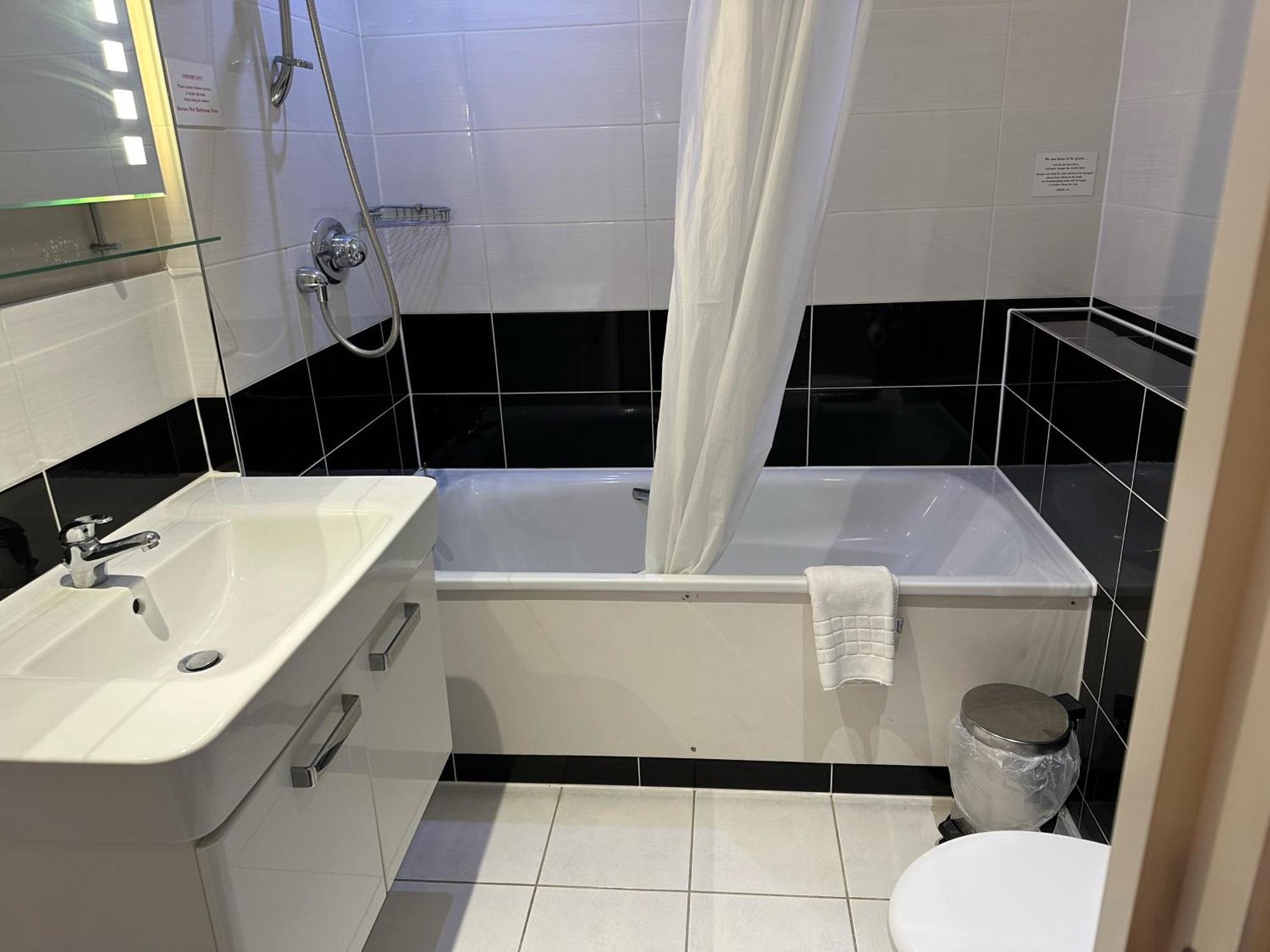 The New Admiralty Hotel Ltd Portland Esterno foto